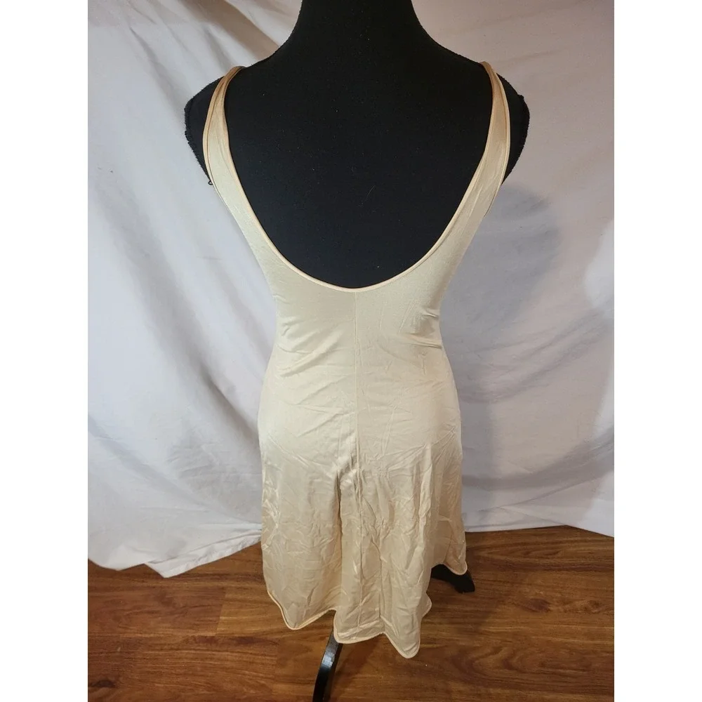 Vintage Valisere Beige Nylon Beige Keyhole Full‎ Slip Dress Size Small
